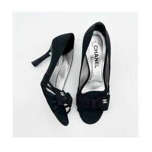 Chanel Vintage Karl Lagerfeld Y2K Grosgrain Bow Pearl CC Peep Toe Heels EU 37